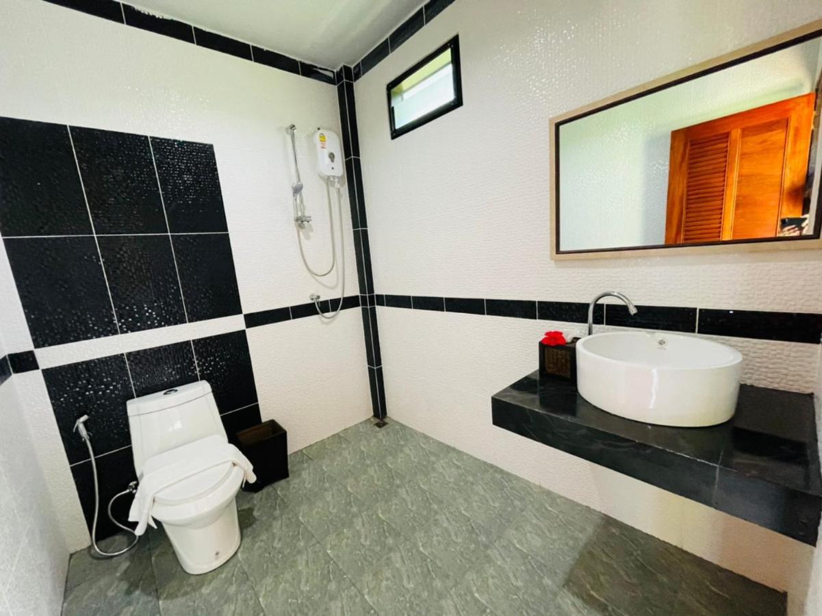 Phurin Thara Resort Koh Lanta Bagian luar foto