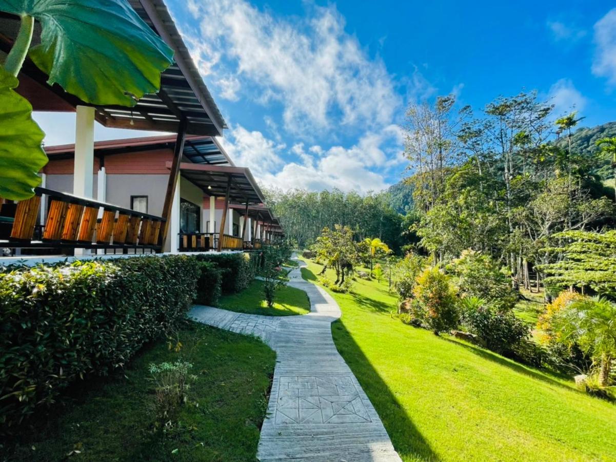 Phurin Thara Resort Koh Lanta Bagian luar foto