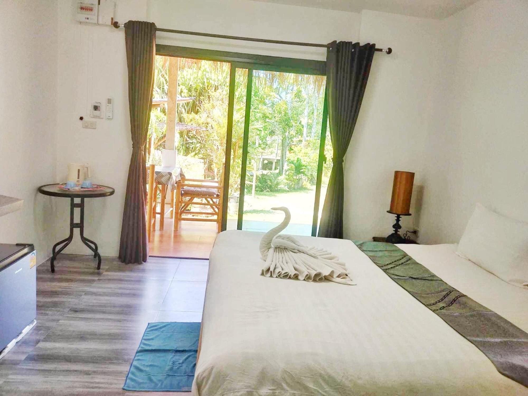 Phurin Thara Resort Koh Lanta Bagian luar foto
