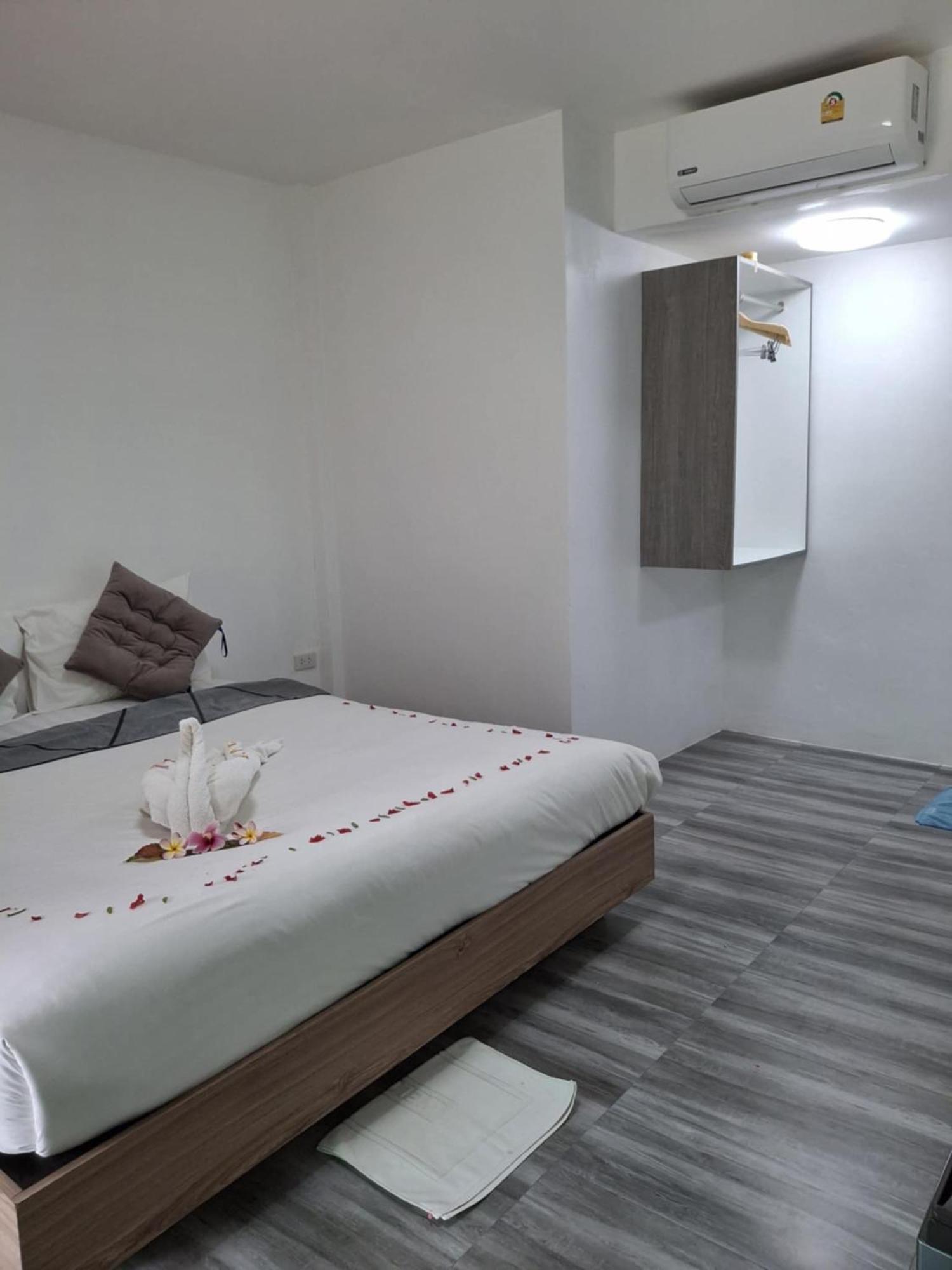 Phurin Thara Resort Koh Lanta Bagian luar foto