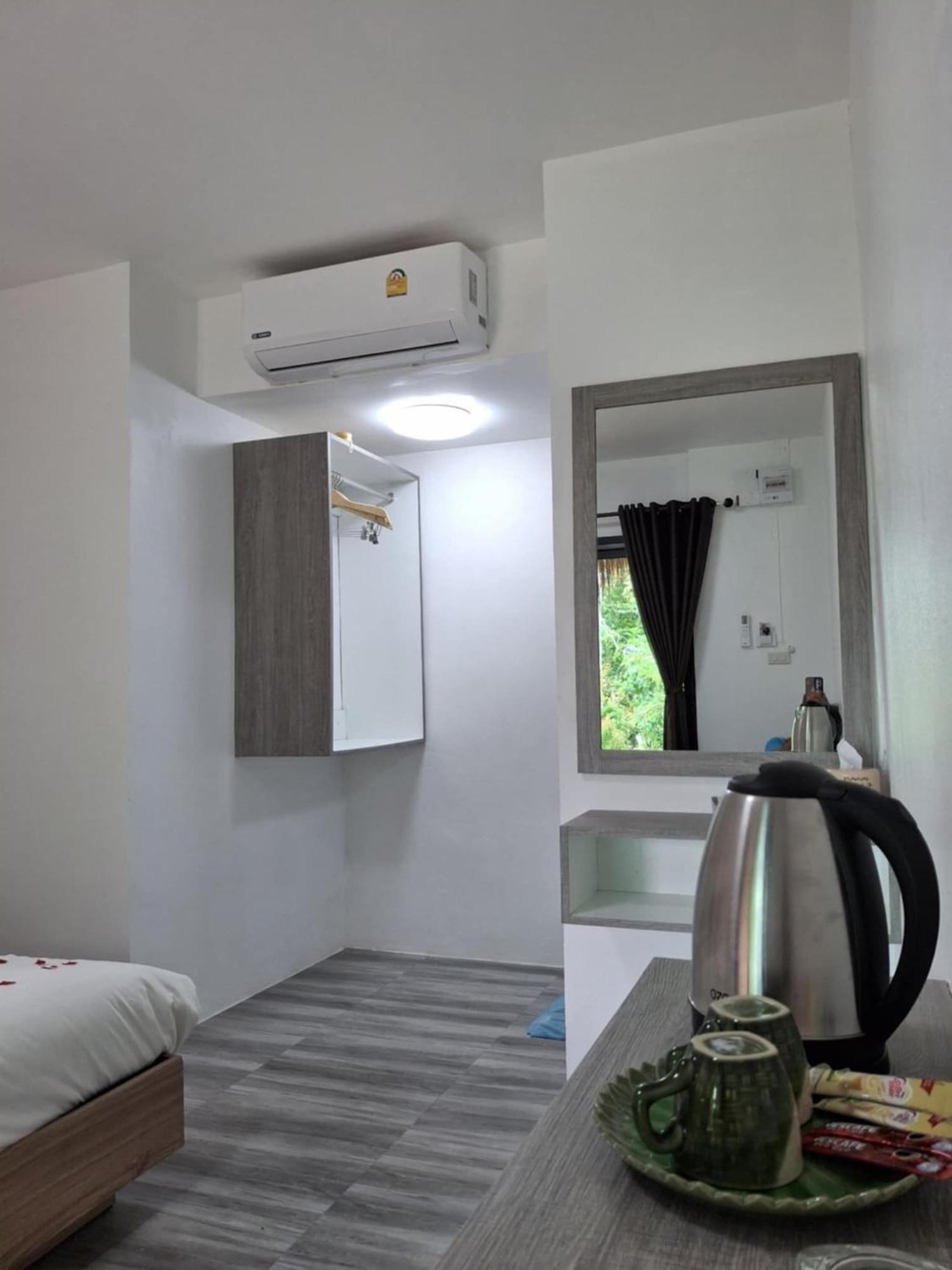 Phurin Thara Resort Koh Lanta Bagian luar foto